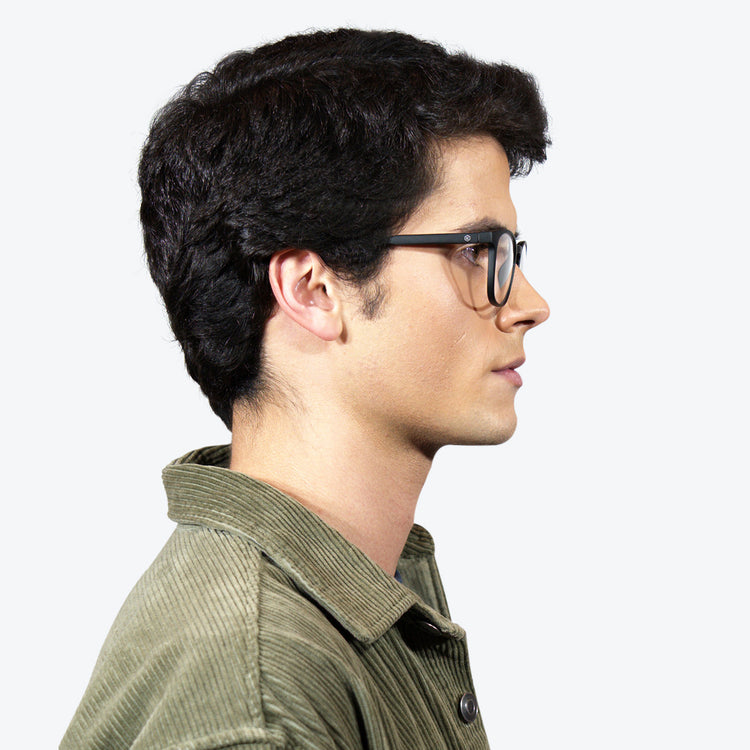 Fashionable Glasses in Black / Blue Light