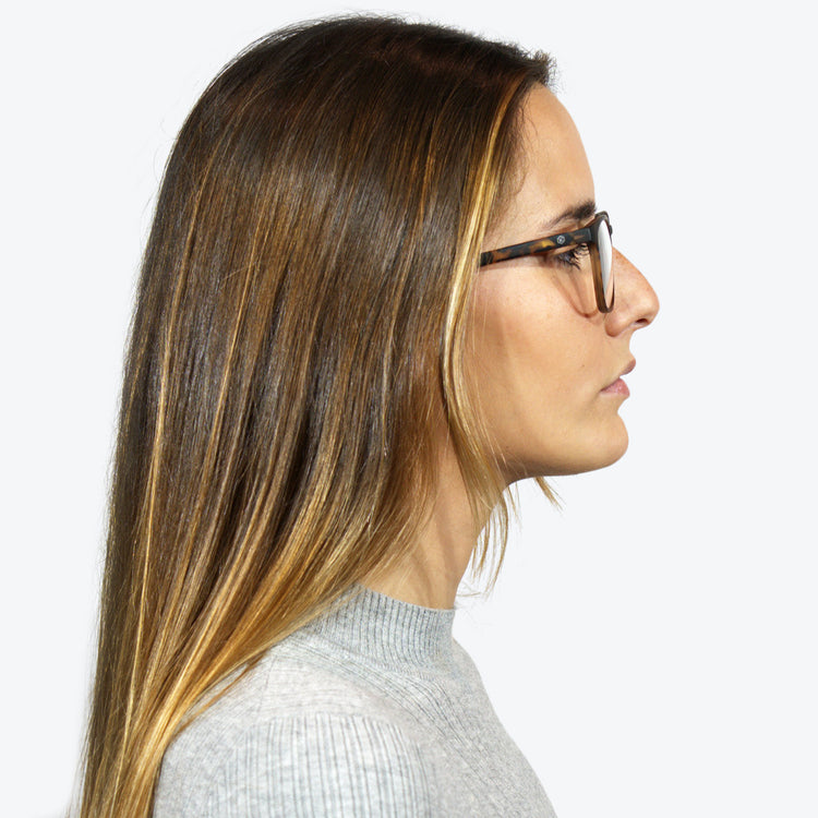 Fashionable Glasses in Tortoise / Blue Light